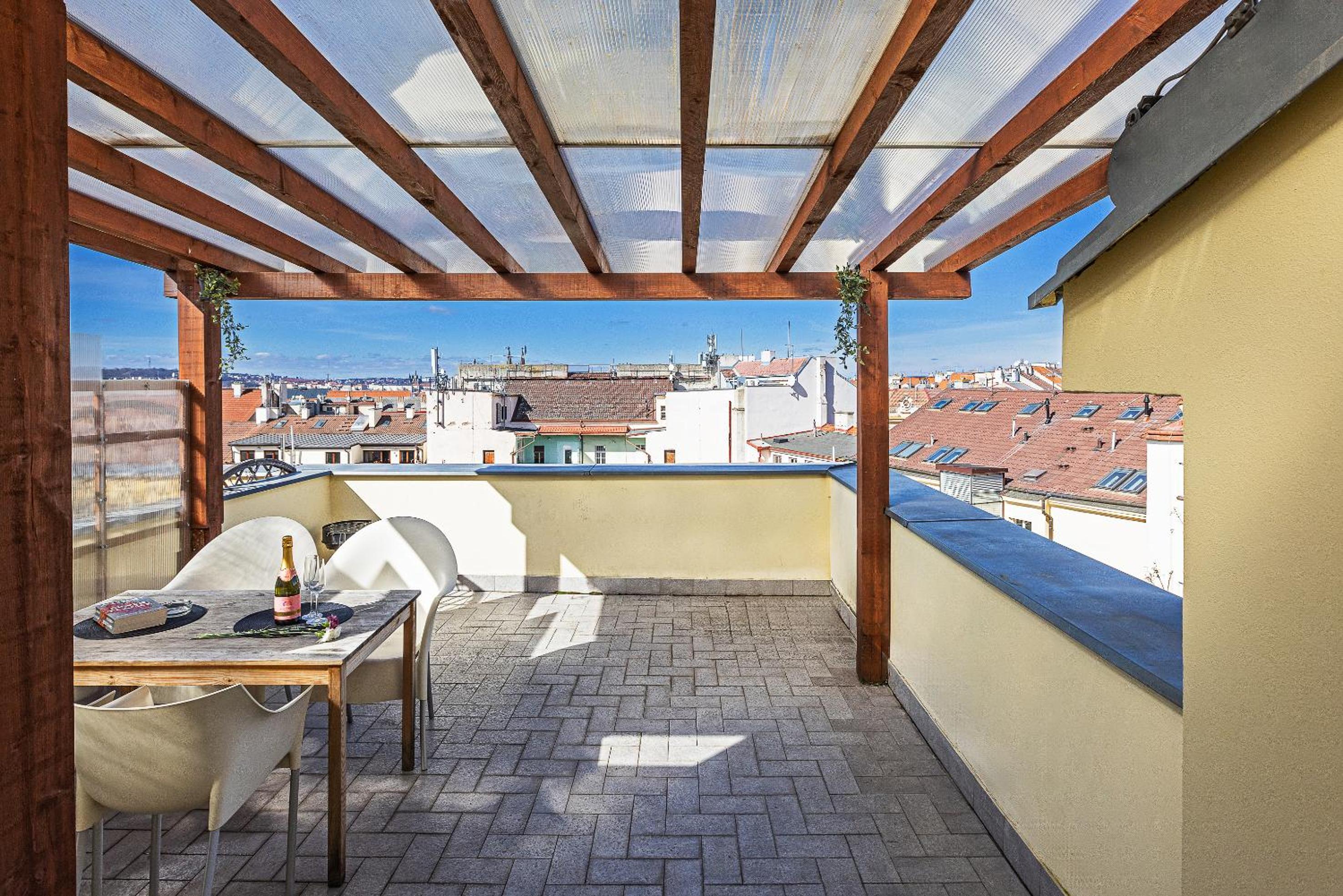 Modern Attic with Terrace - machova