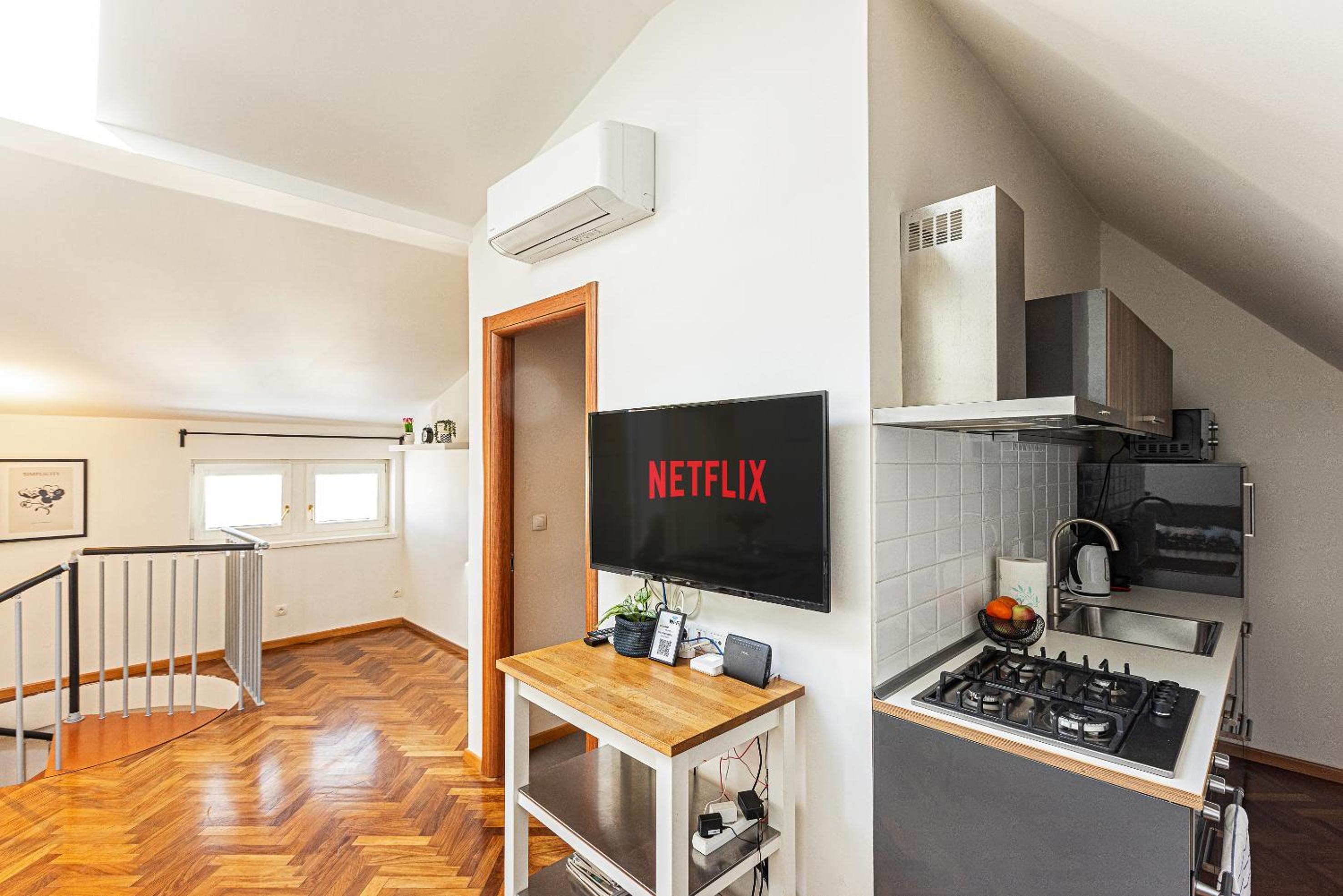Modern Attic with Terrace - machova