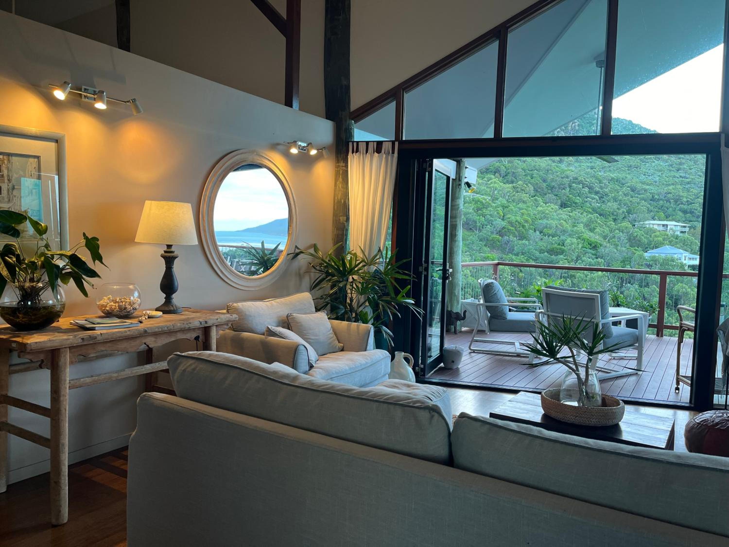 The Cowrie Shell, Hydeaway Bay