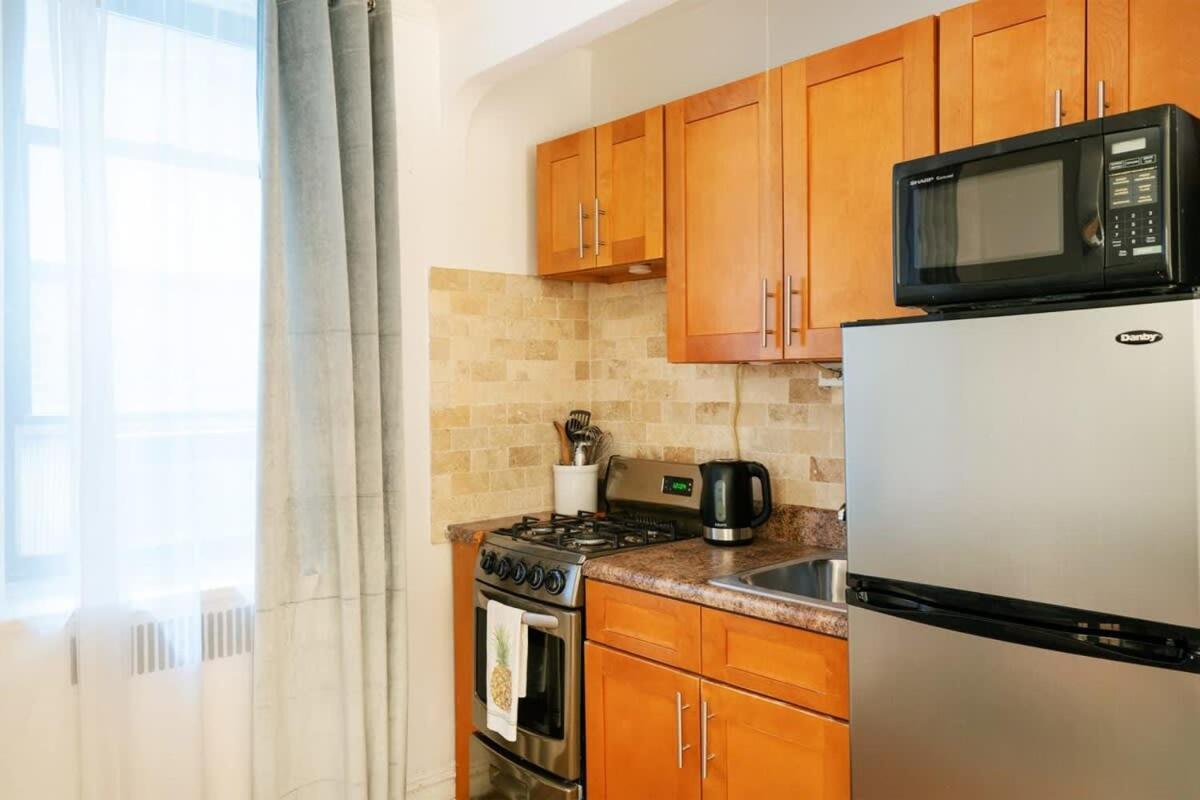 105-1G Park Ave Location studio best value Sleeps3