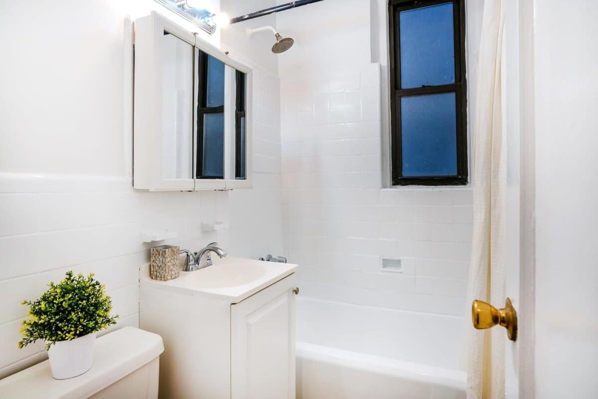 105-1G Park Ave Location studio best value Sleeps3