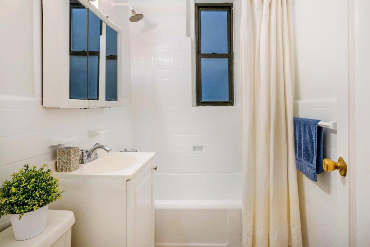 105-1G Park Ave Location studio best value Sleeps3