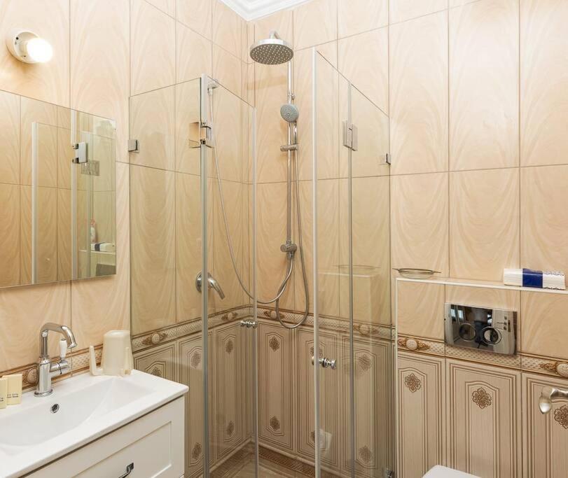 Jerusalem of Gold 4 BR Apartment view 2