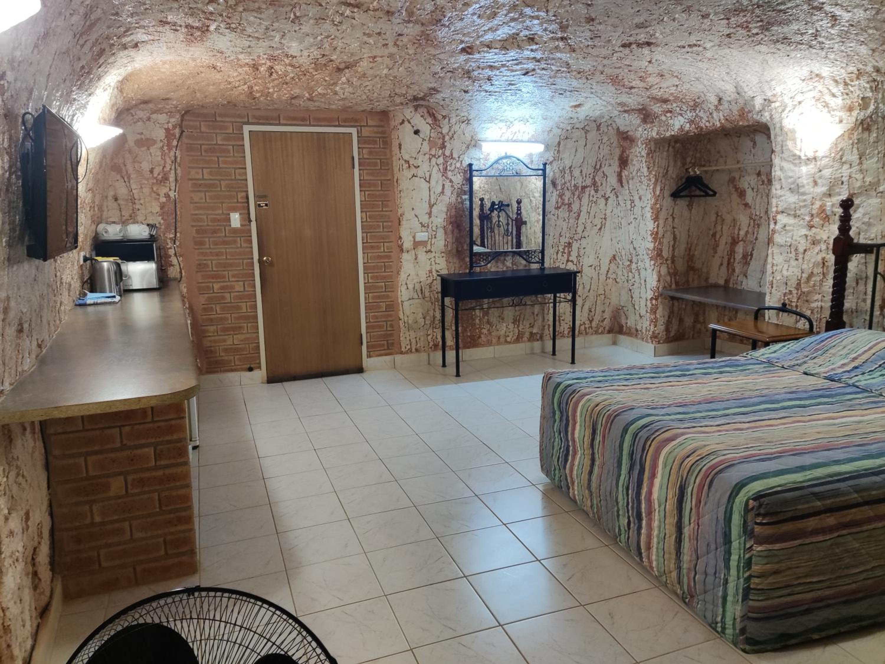 Radeka Downunder Underground Motel