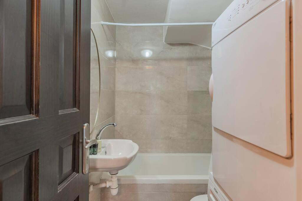 2 BR Apartment in Ovadya St w safe room view 4