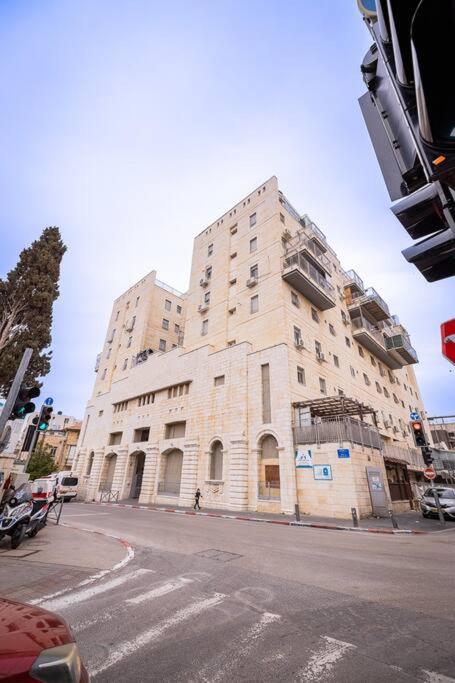 Apartment in Yishaayahu St, Jerusalem view 4