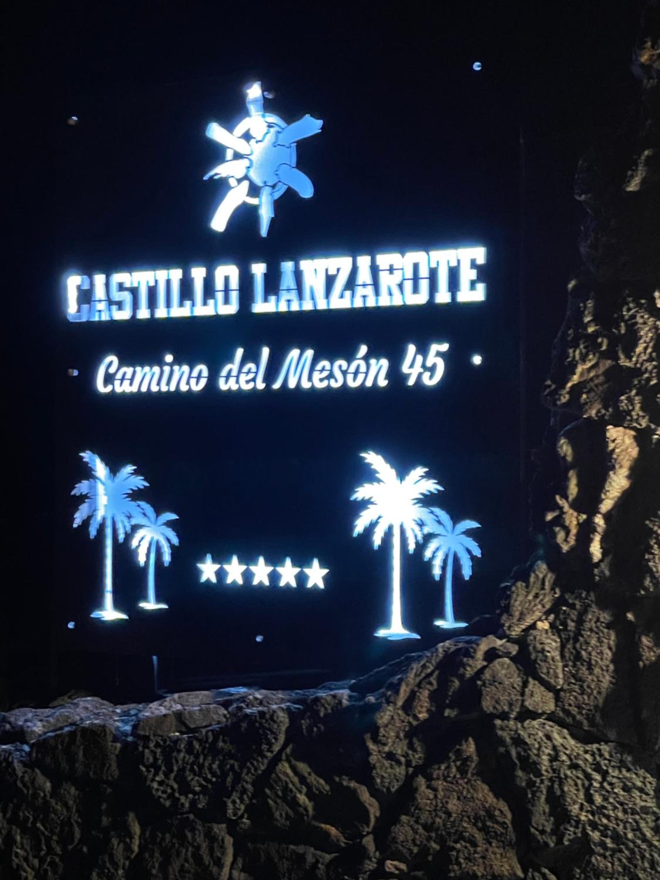 Castillo Lanzarote Villa Winni - Luxury Villa - Pet friendly with heated Pool view 3