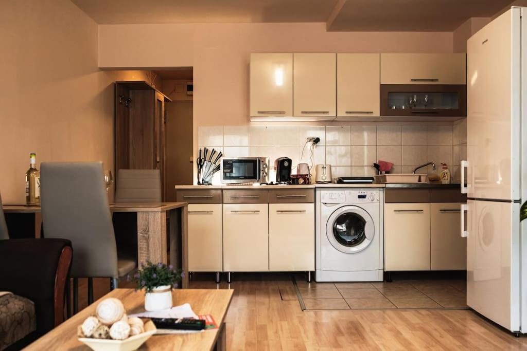 Orczy Forum apartment with free parking view 4