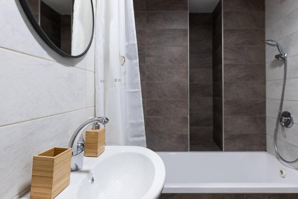 Kosher 2BDR Apartment in NatanStrauss B St Jerusalem Israel view 5