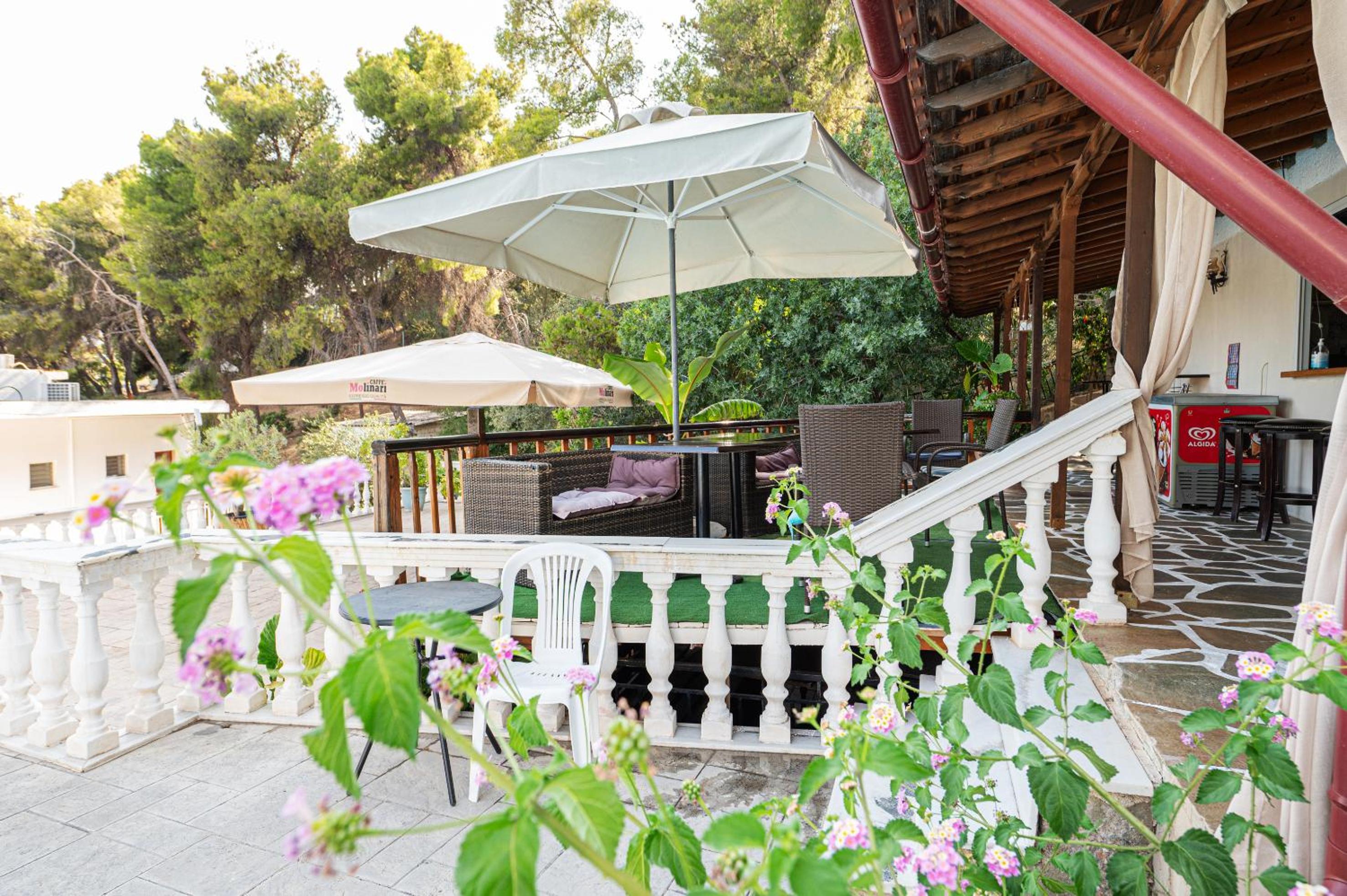 Lions 2 Studios & Apartments, Poros Island.