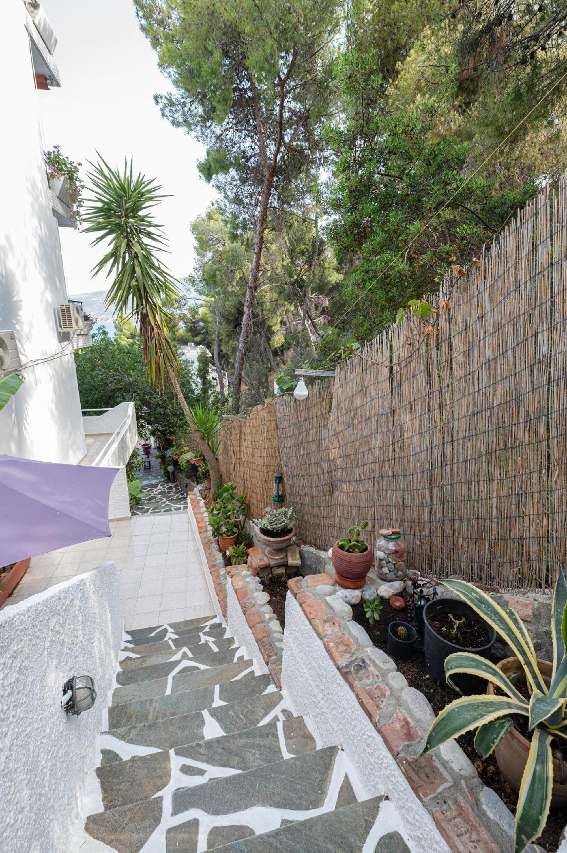 Lions 2 Studios & Apartments, Poros Island.