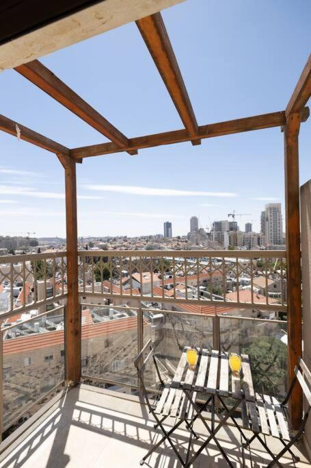 Kosher 4 BR Apartment in Sarei Israel Blvd with Mamad view 2