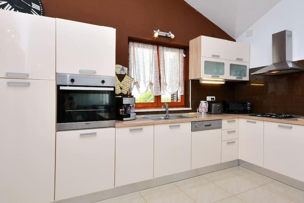 Relax&Enjoy, perfect family getaway. Van included view 3