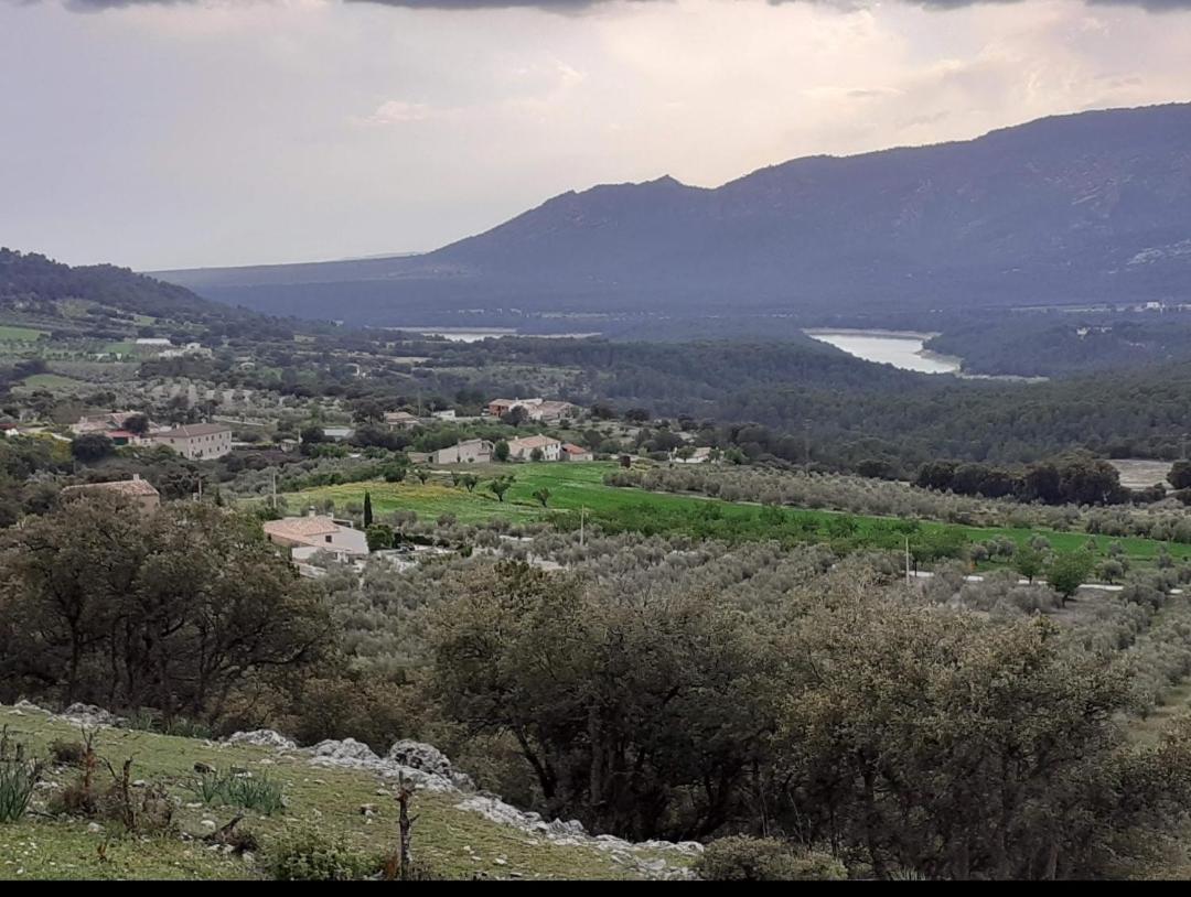 ENTRESIERRAS Apartamentos rurales con chimenea, barbacoa y espacio para eventos
