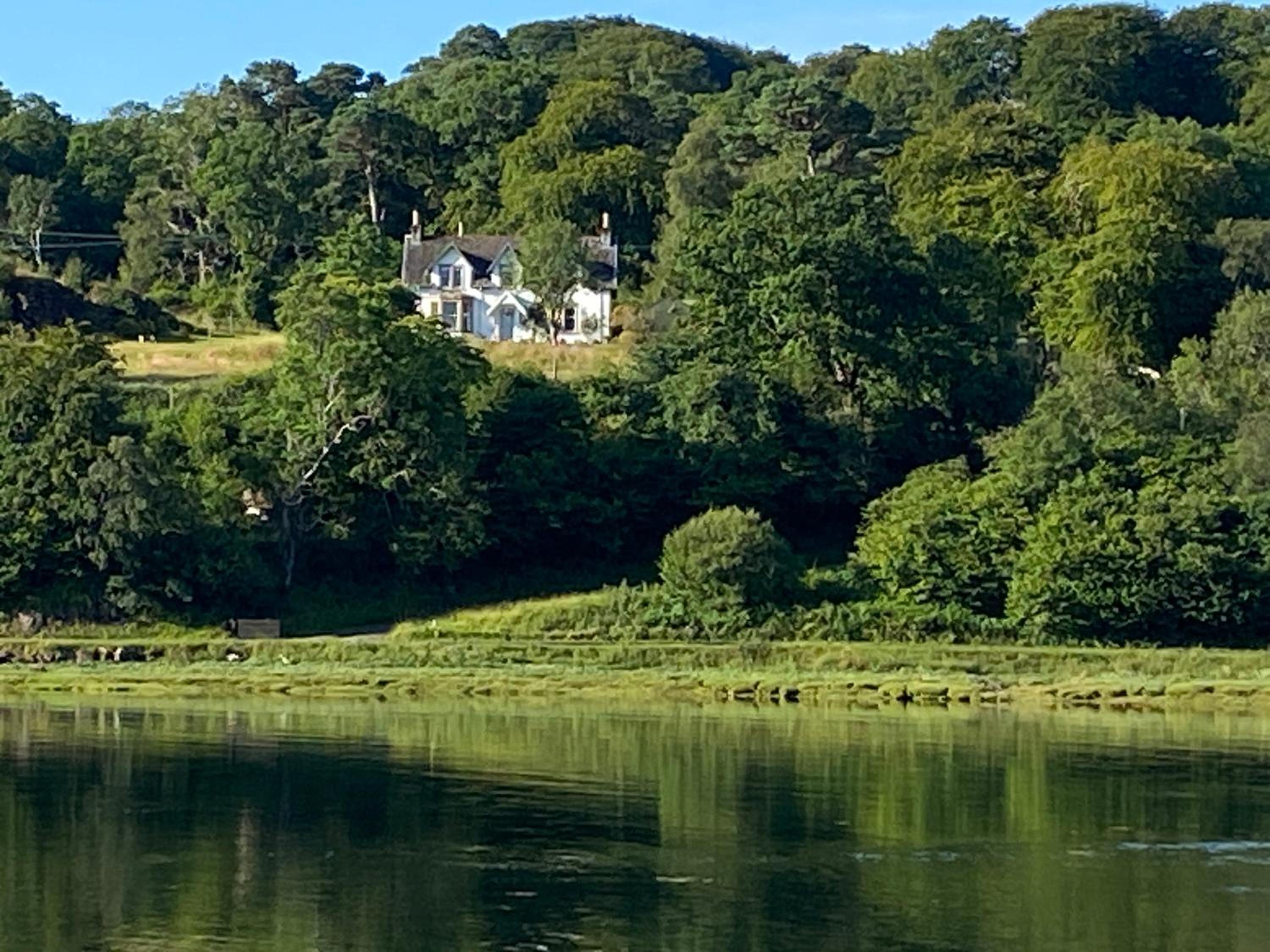 Glenaros Lodge