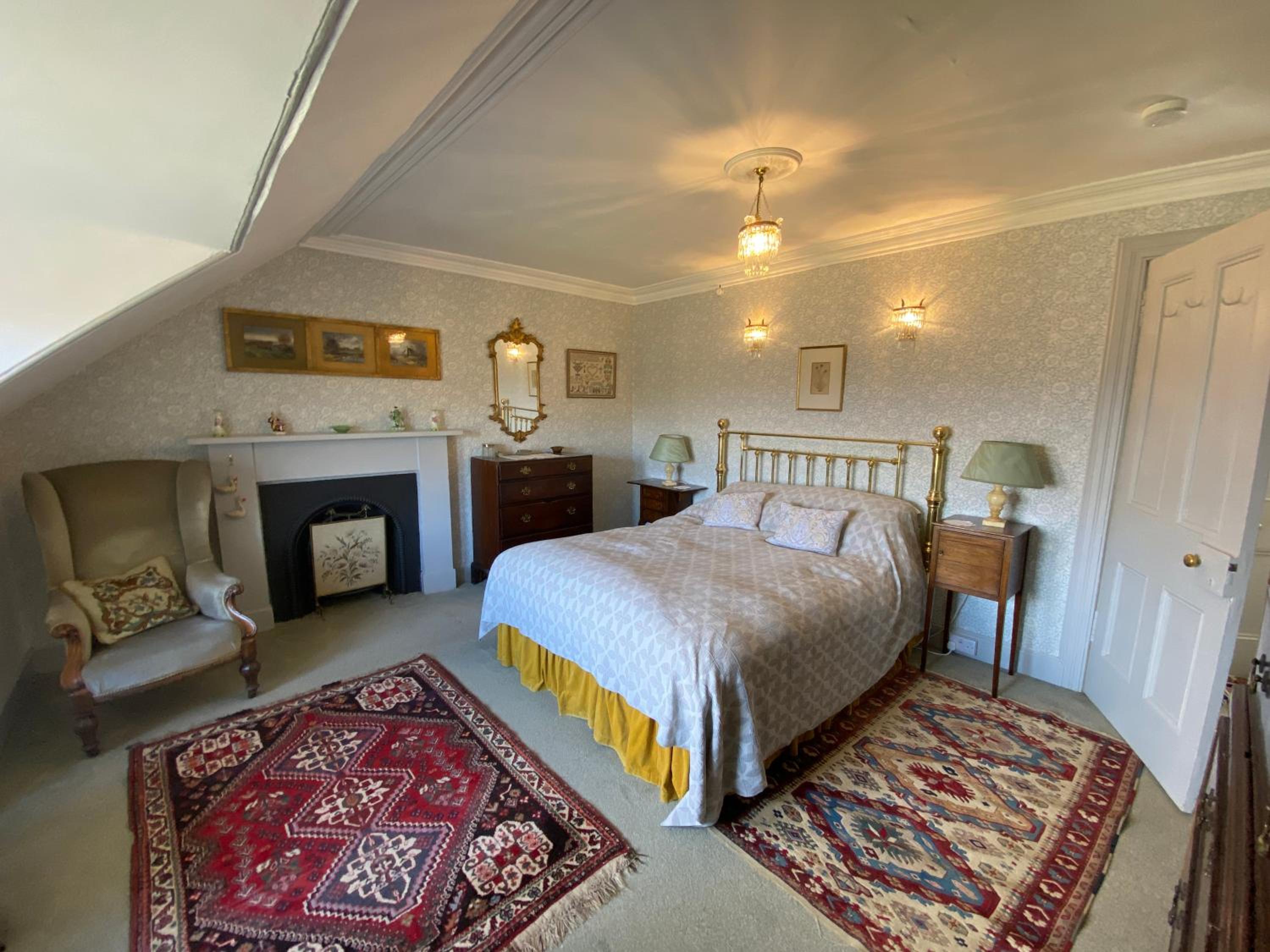 Glenaros Lodge