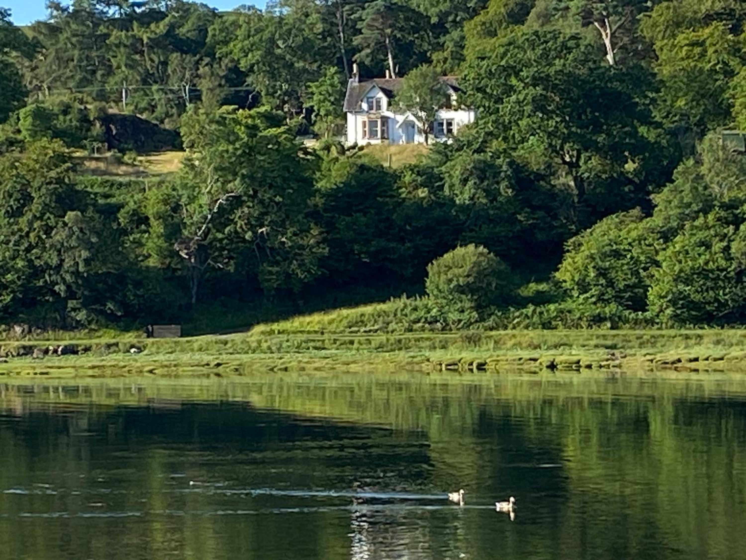 Glenaros Lodge