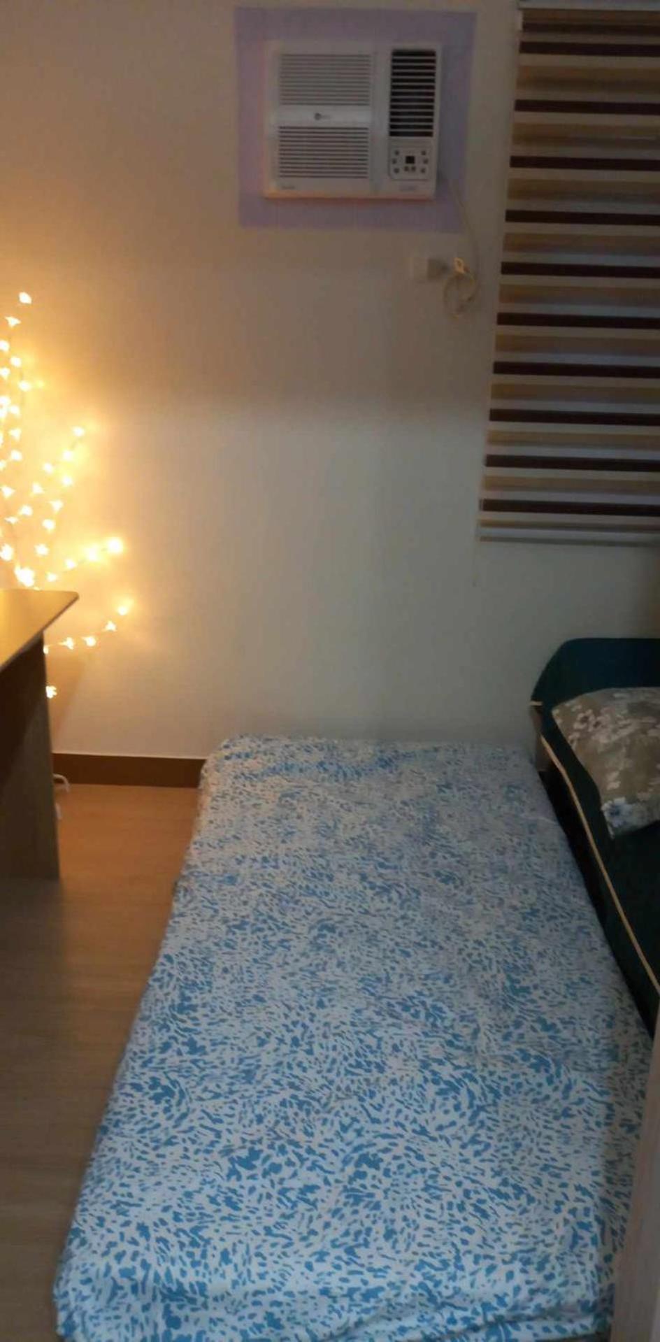 1 Bedroom Cozy Condo Unit with Netflix & Free Wifi in Trees Residences view 4