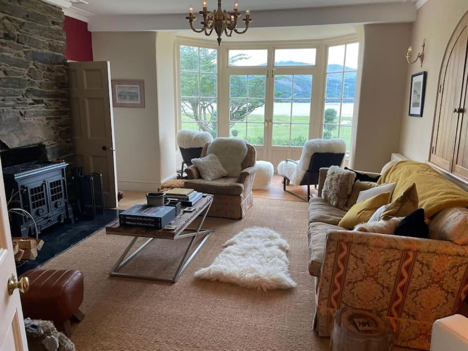 Glandwr hall - 6 Bed - Magnificent Country House with Indoor Swimming Pool & Jacuzzi view 2