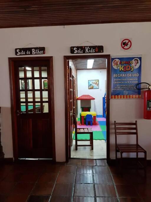 Espaçoso Flat com Varanda no Cavalinho Branco