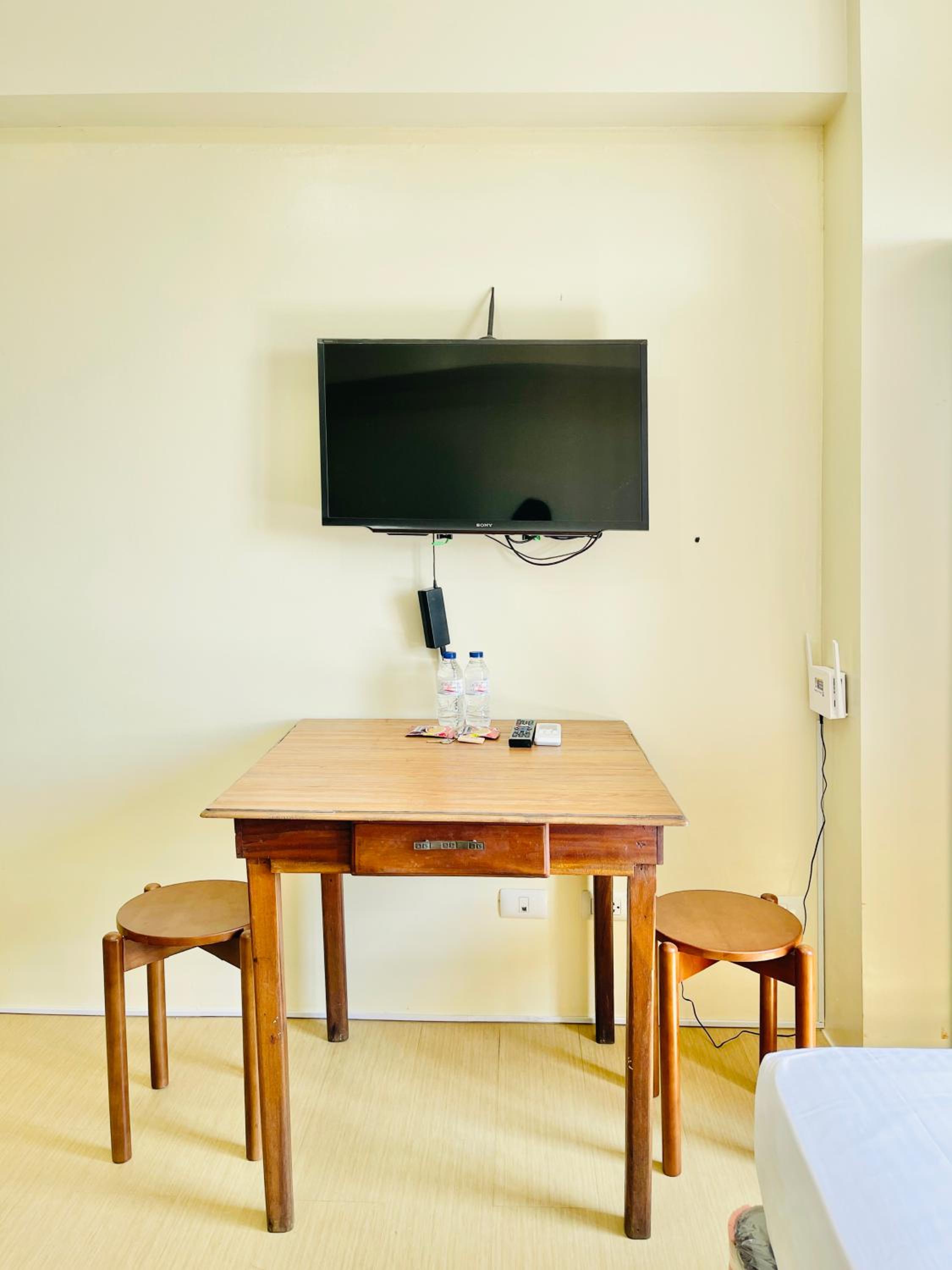 * *L2 Budget Friendly Studio view 4