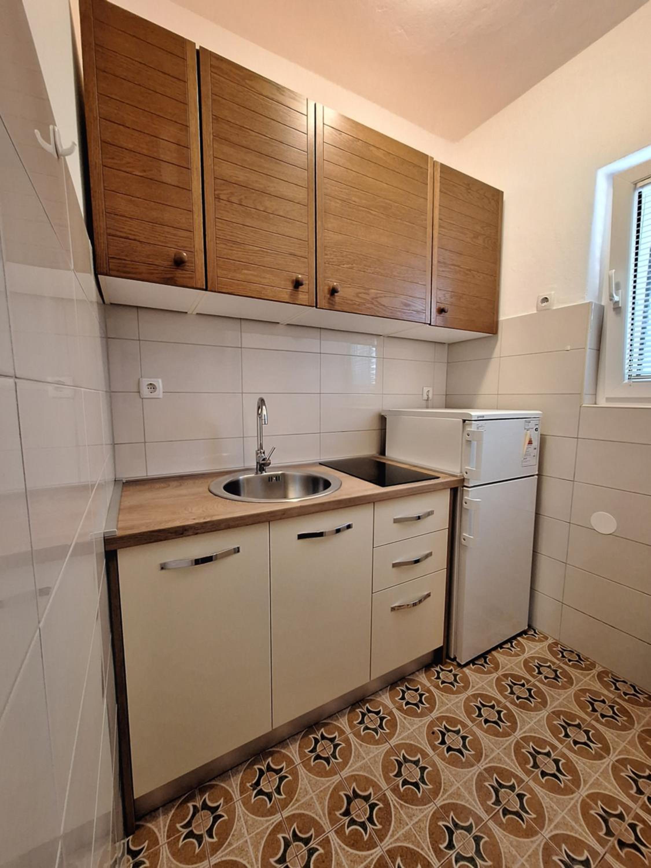 Apartments & Rooms Peranic