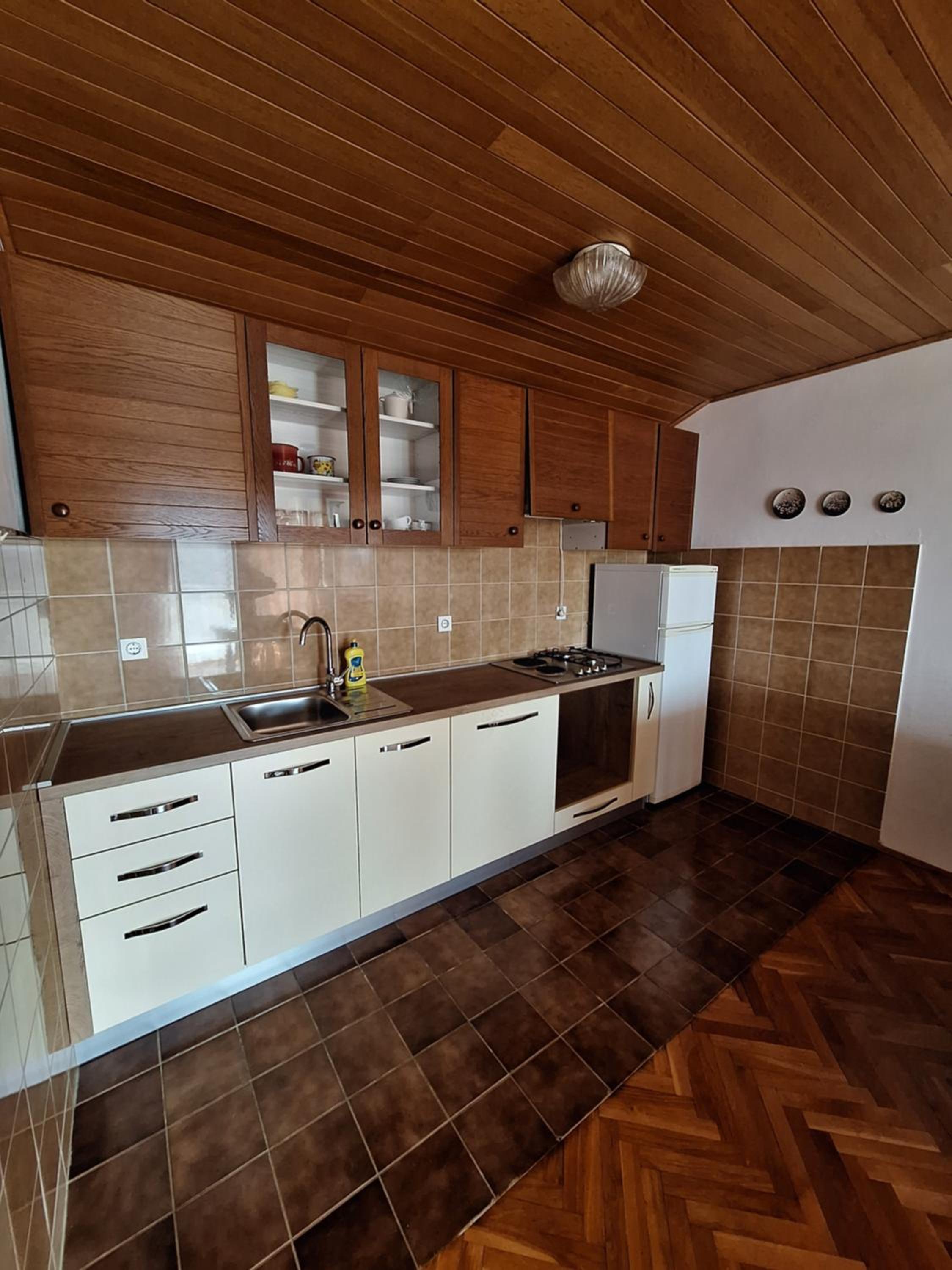 Apartments & Rooms Peranic