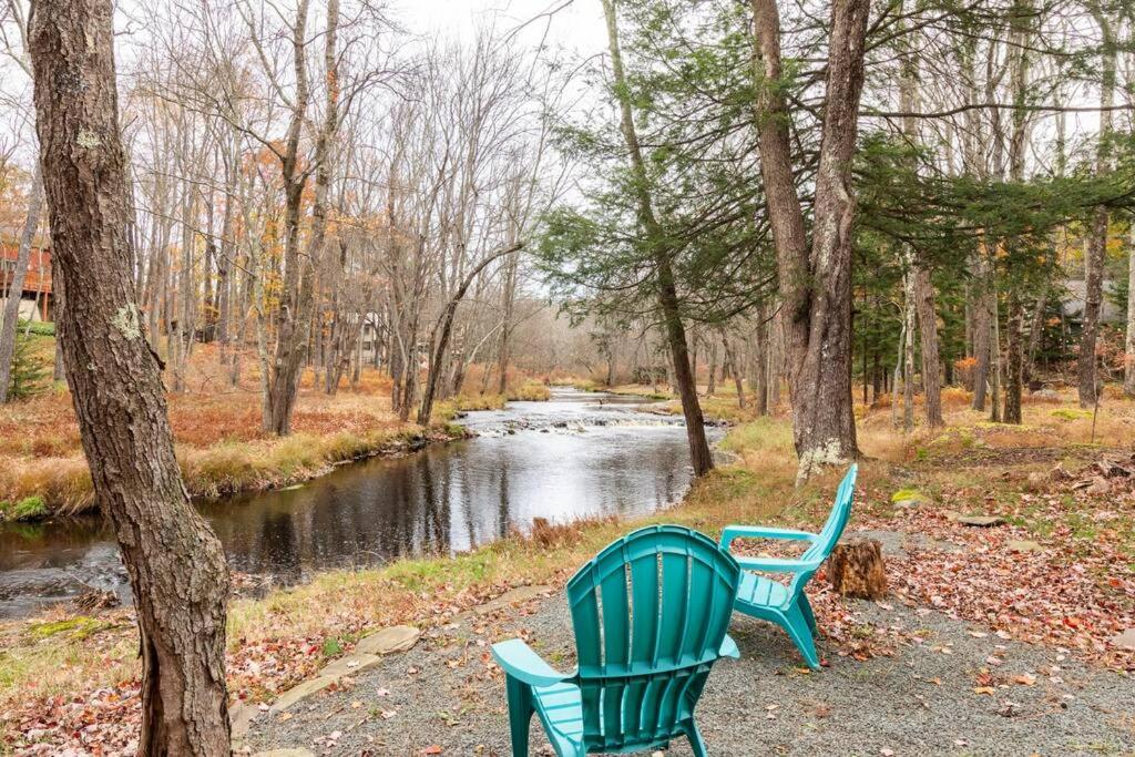 Cabin on the Water in the Poconos Relax @ the lake view 3