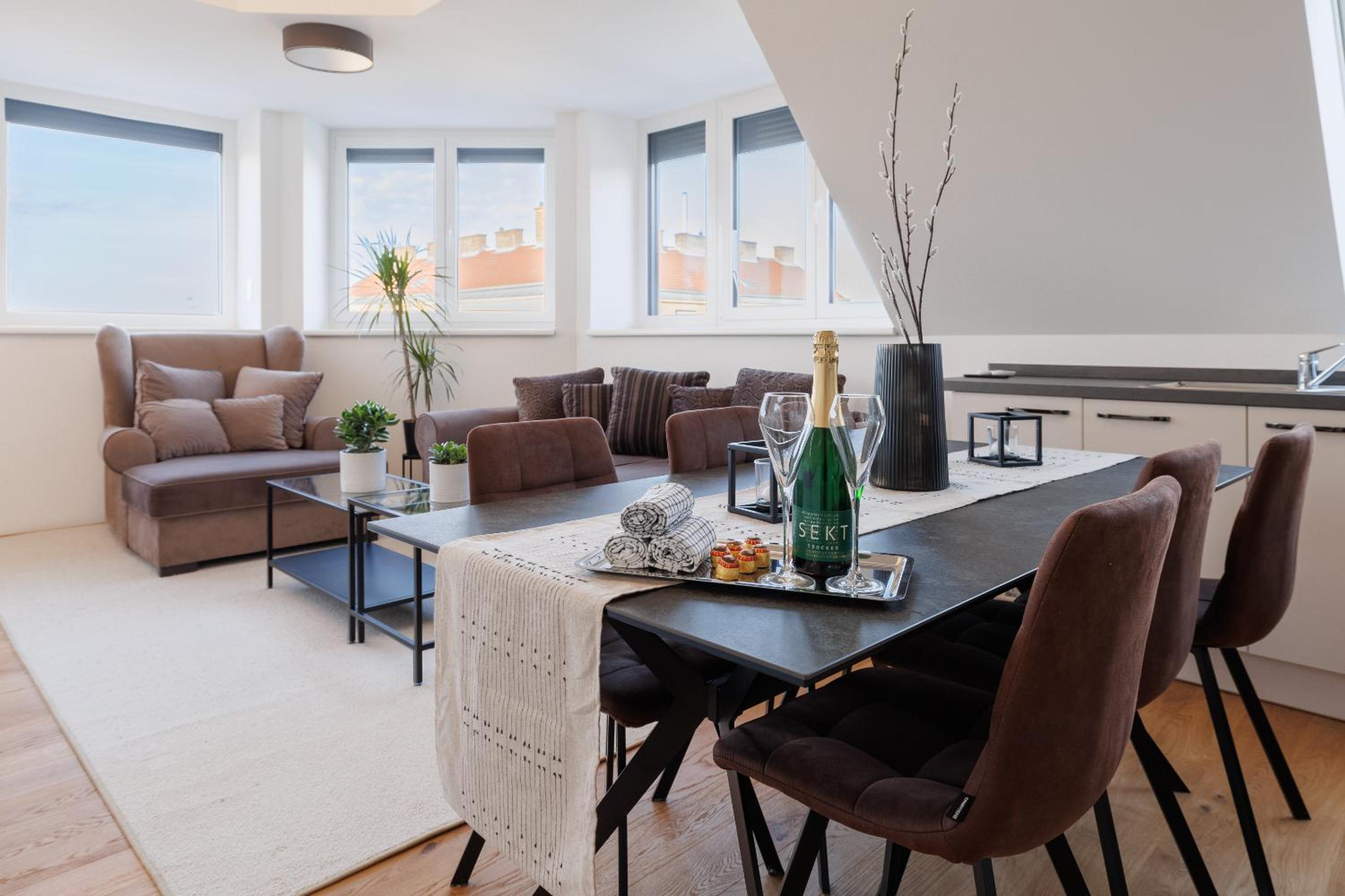 SYMPHONY Apartments 40 - Modern Loft with Terrace and Grill in Central Location
