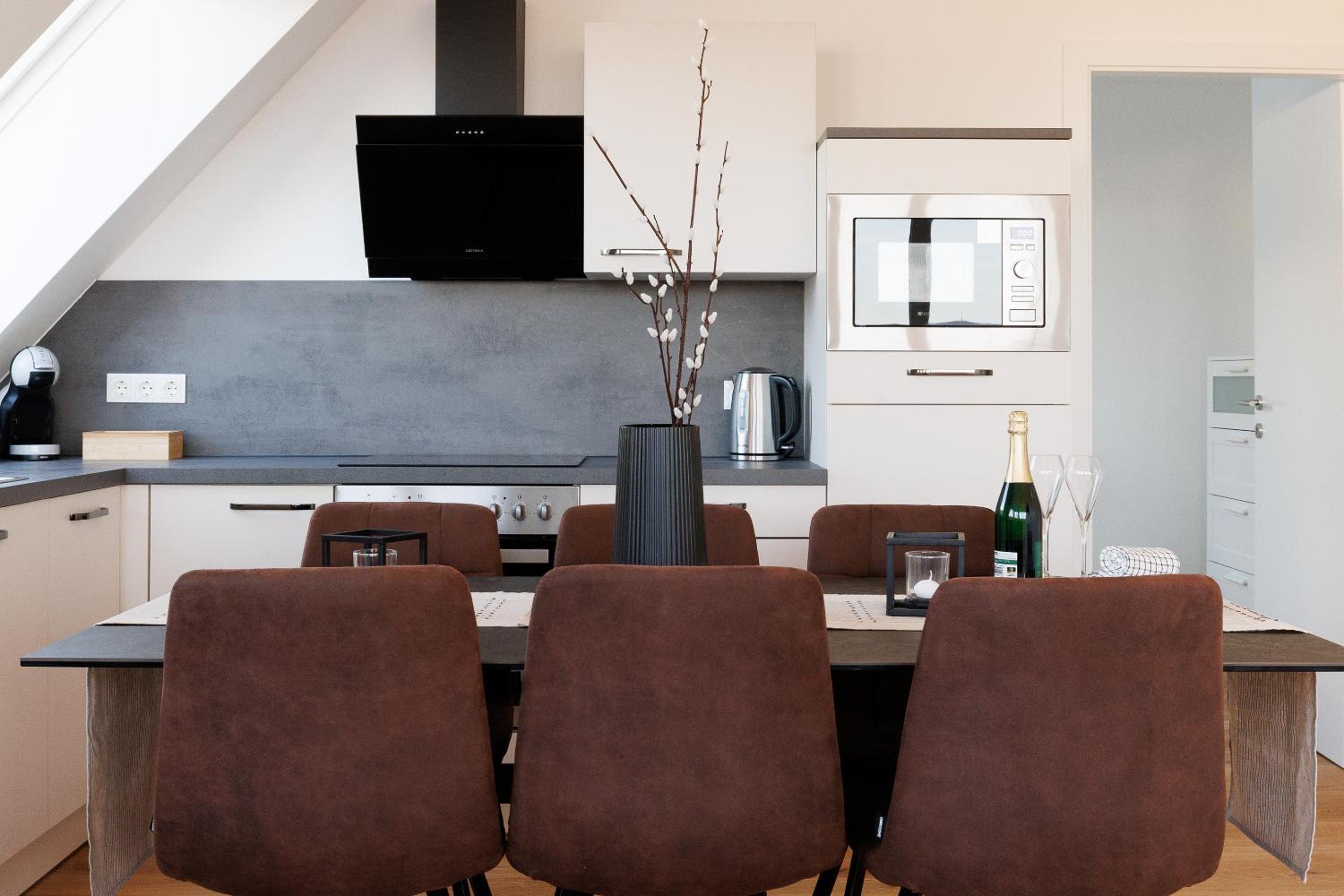 SYMPHONY Apartments 40 - Modern Loft with Terrace and Grill in Central Location