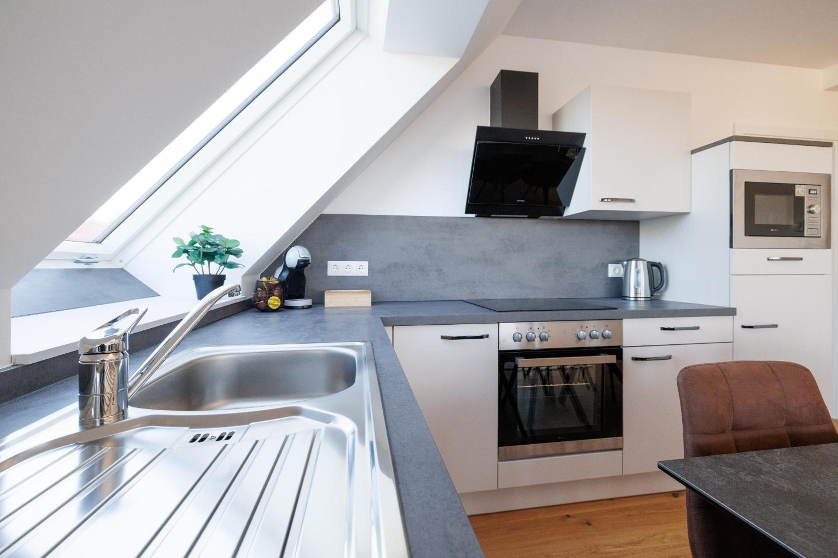 SYMPHONY Apartments 40 - Modern Loft with Terrace and Grill in Central Location