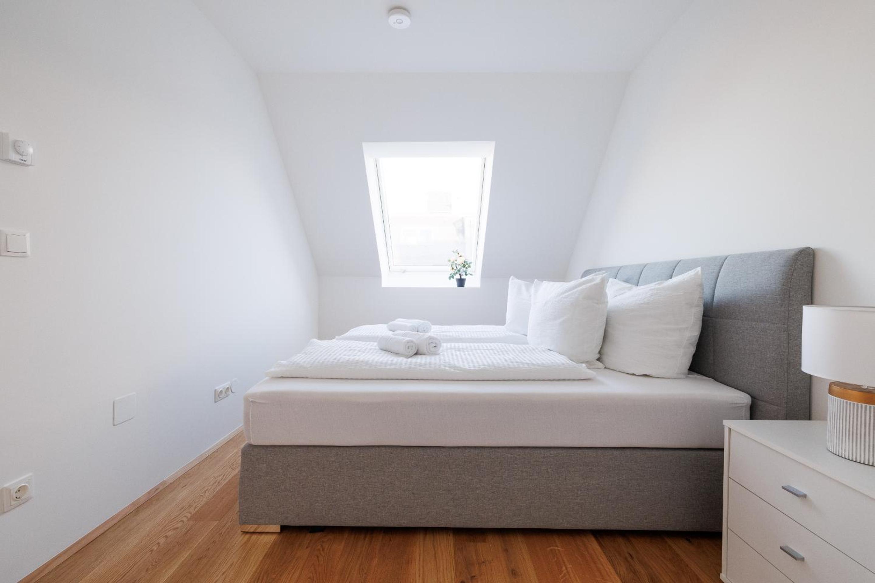SYMPHONY Apartments 40 - Modern Loft with Terrace and Grill in Central Location