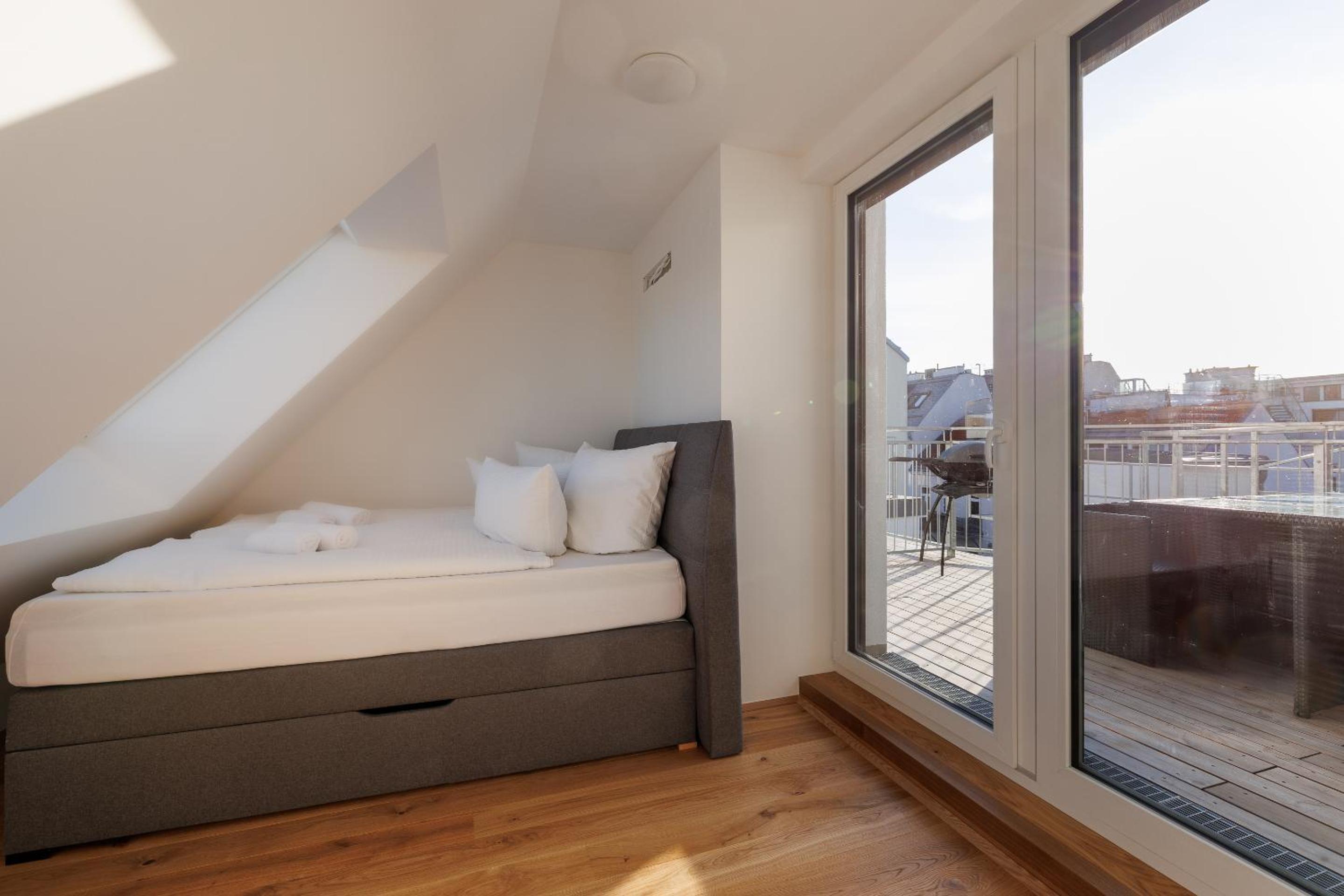 SYMPHONY Apartments 40 - Modern Loft with Terrace and Grill in Central Location
