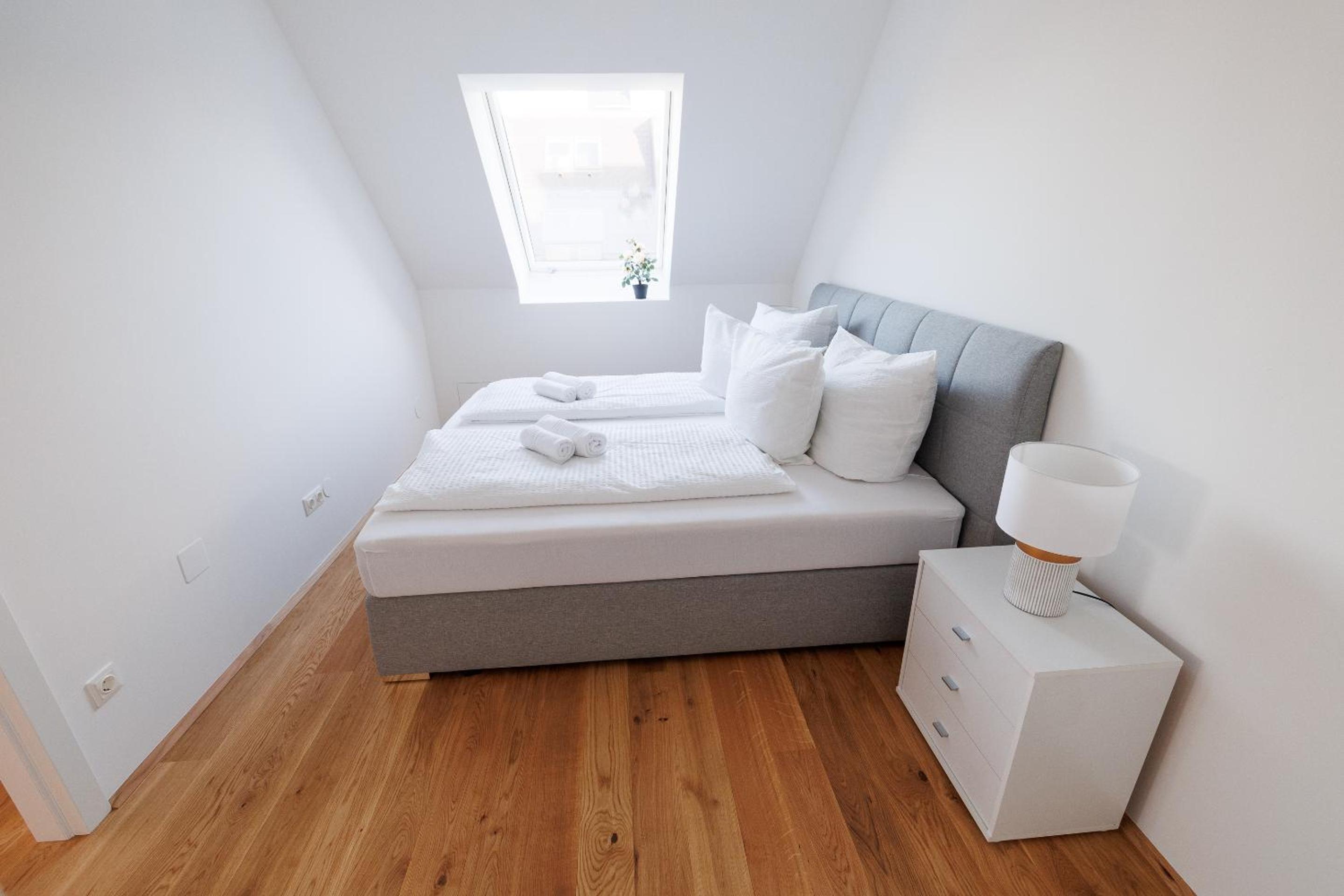 SYMPHONY Apartments 40 - Modern Loft with Terrace and Grill in Central Location