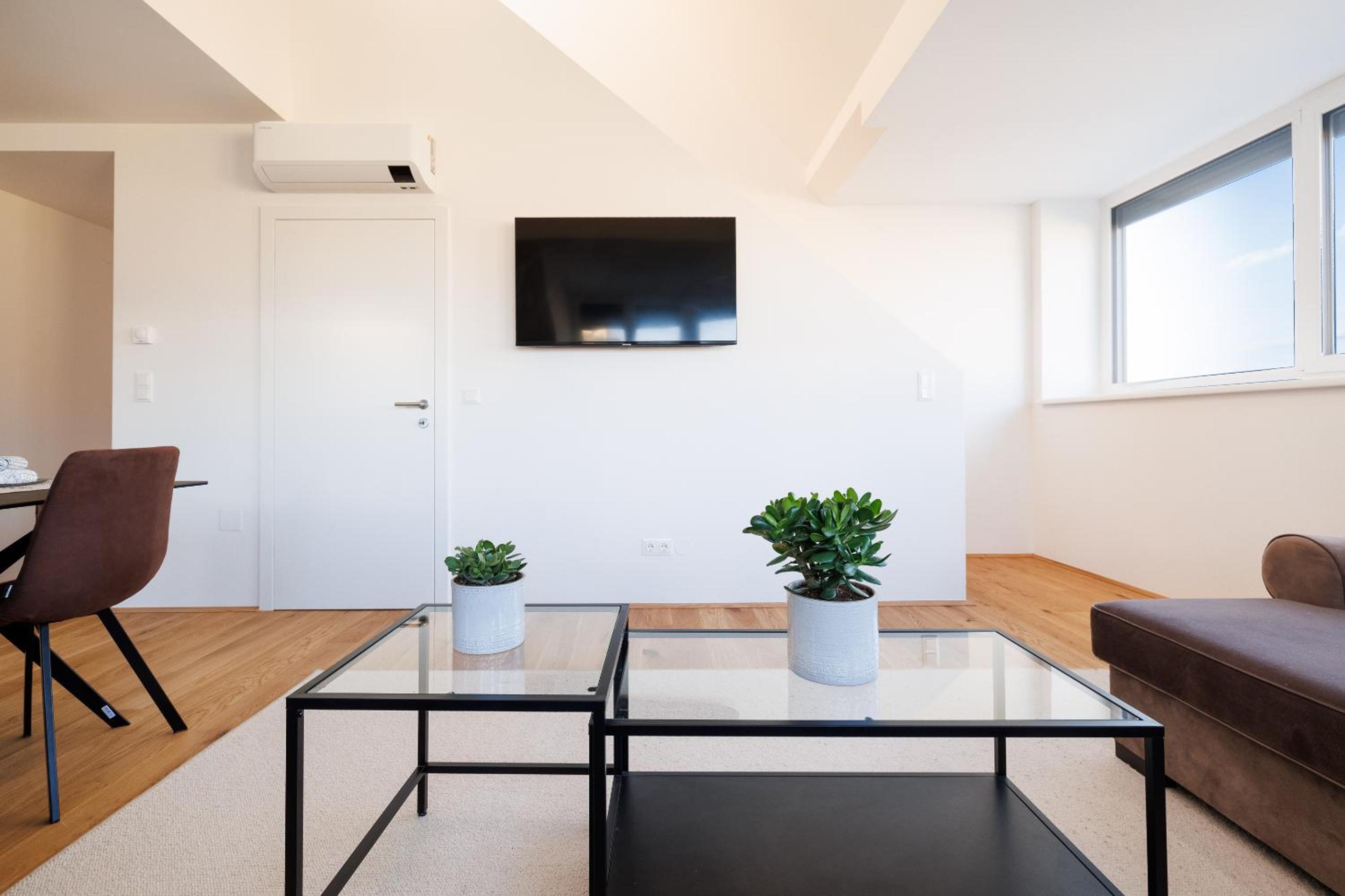 SYMPHONY Apartments 40 - Modern Loft with Terrace and Grill in Central Location