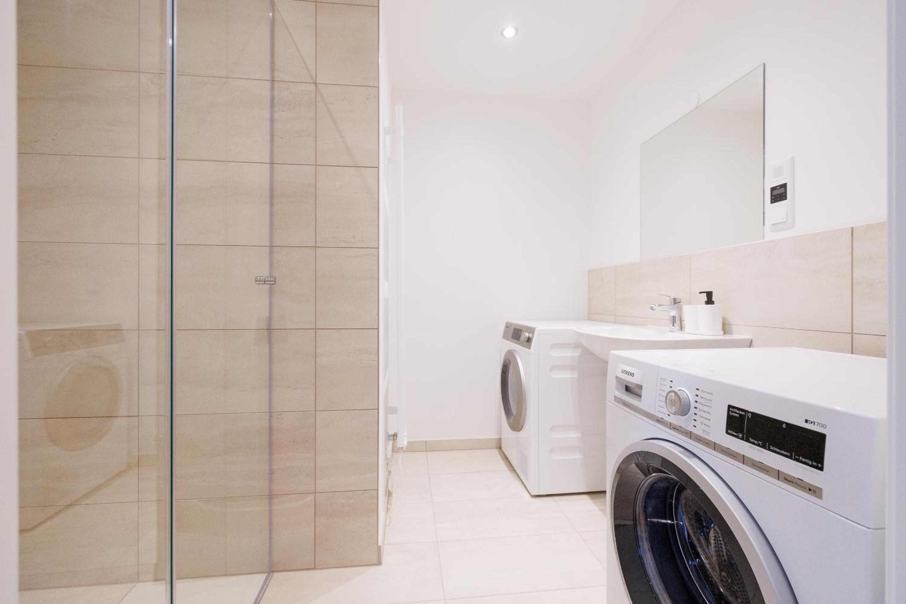 SYMPHONY Apartments 40 - Modern Loft with Terrace and Grill in Central Location