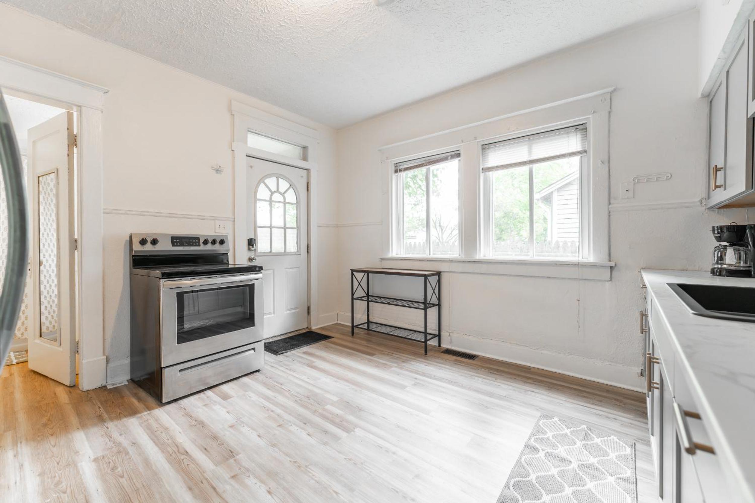 Indianapolis Vacations - Cozy Home Near Fountain Square 5 Min Lucas Oil - Property Image 17