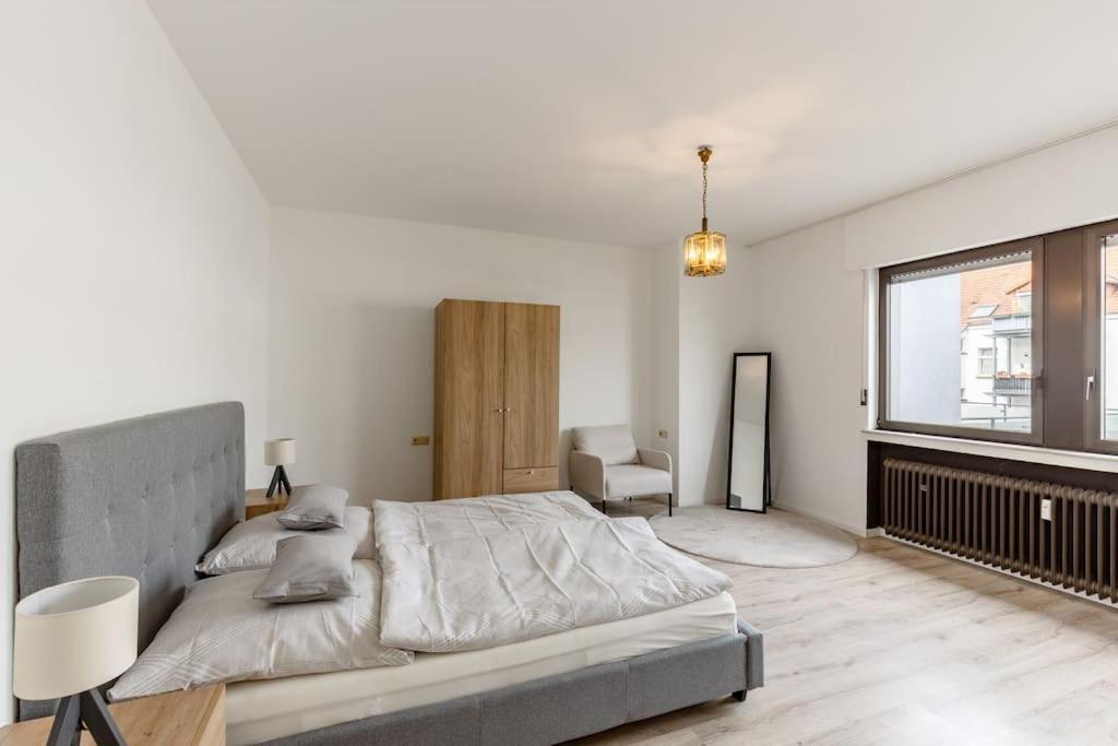 Wohnung mit Küche, Balkon, Netflix im Herzen von Neheim