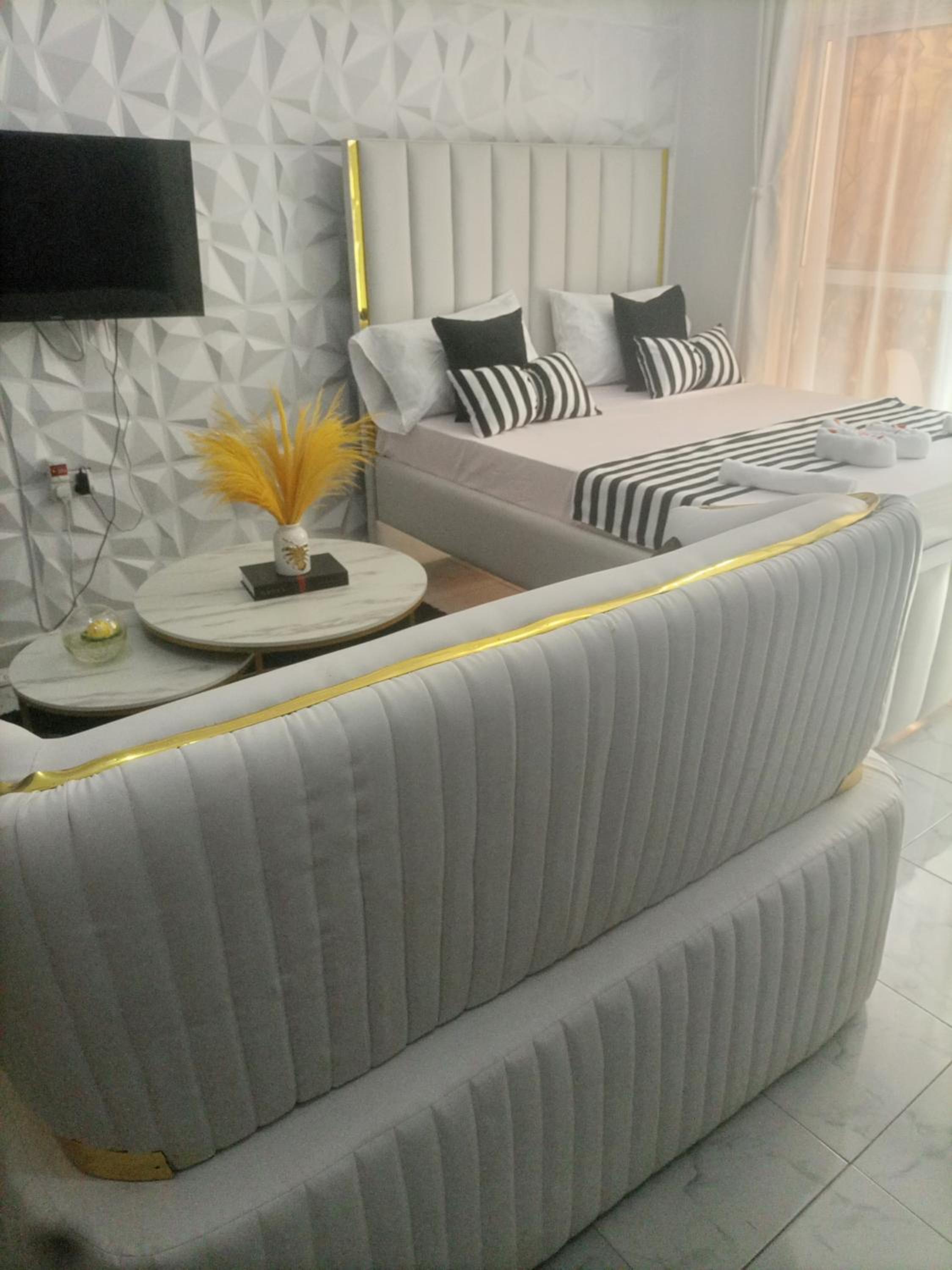 Stylish villa homes view 2