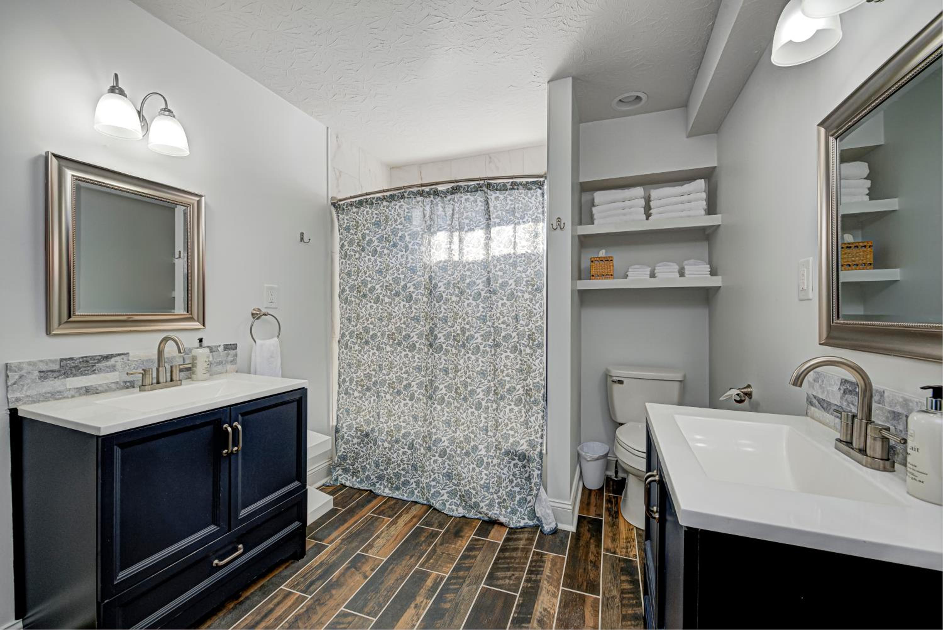 Spacious Bates-Hendricks Home ~ 5 Min to Lucas Oil