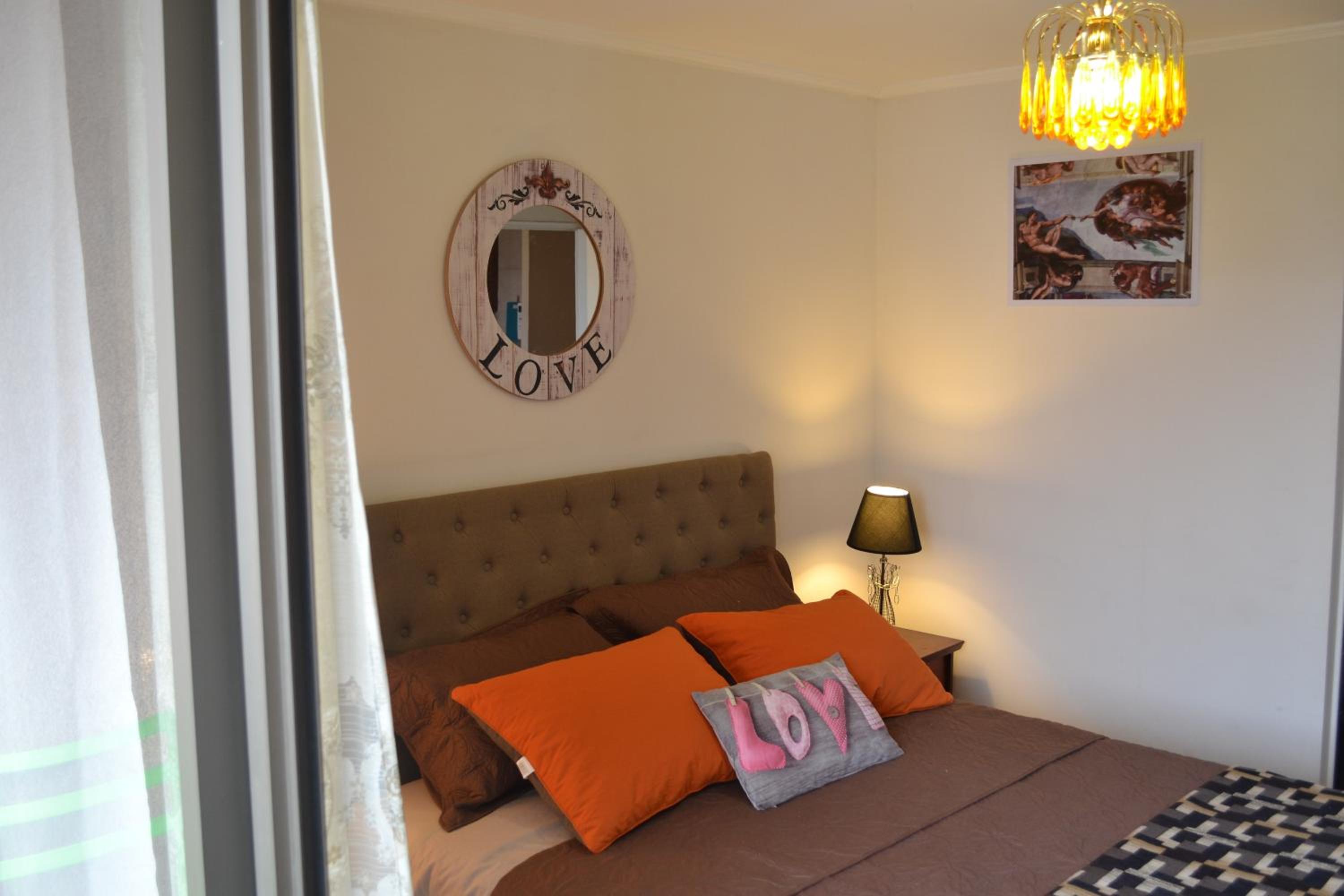 Departamento en Santiago Centro- metro- amoblado- arriendo diario- turistico- economico view 4