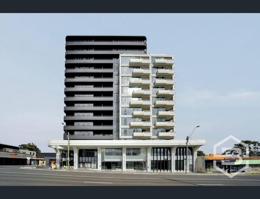 Ivanhoe Apartment 2Bed 2Bath with Balcony City View