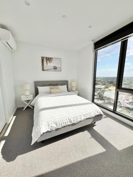 Ivanhoe Apartment 2Bed 2Bath with Balcony City View