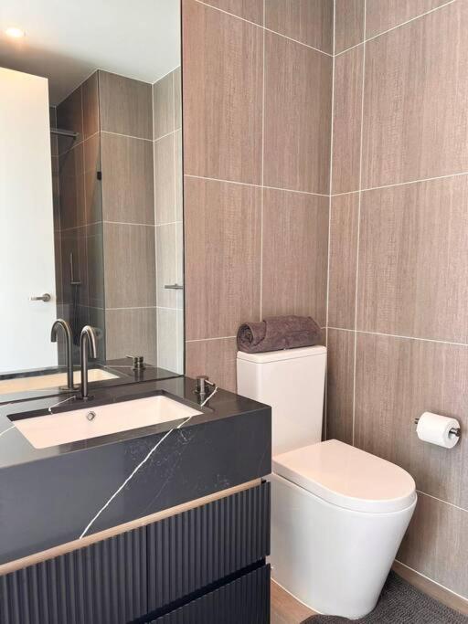 Ivanhoe Apartment 2Bed 2Bath with Balcony City View