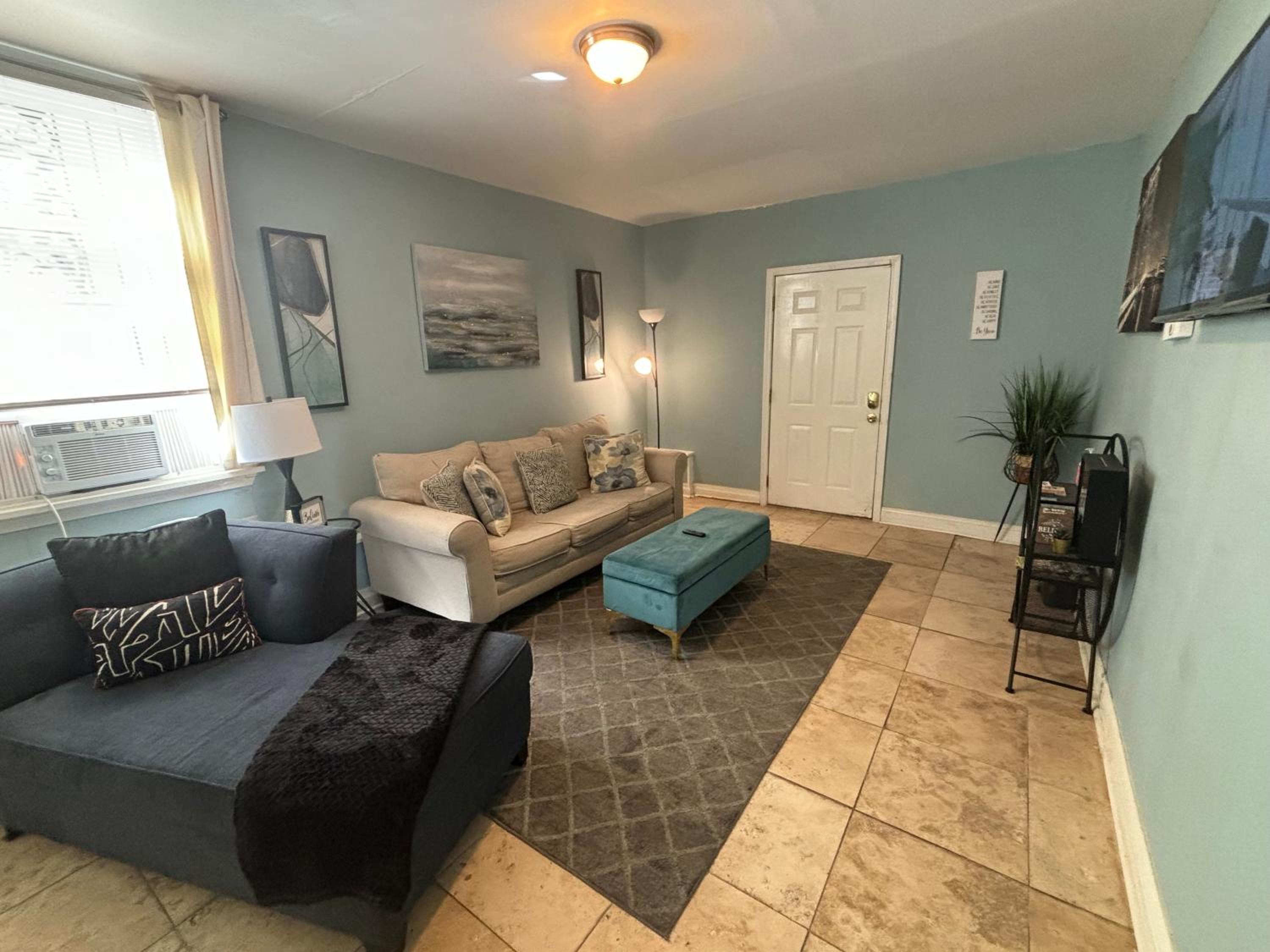 New Orleans Vacations - Cozy 2-bedroom unit in beautiful New Orleans with WiFi, AC - Property Image 1