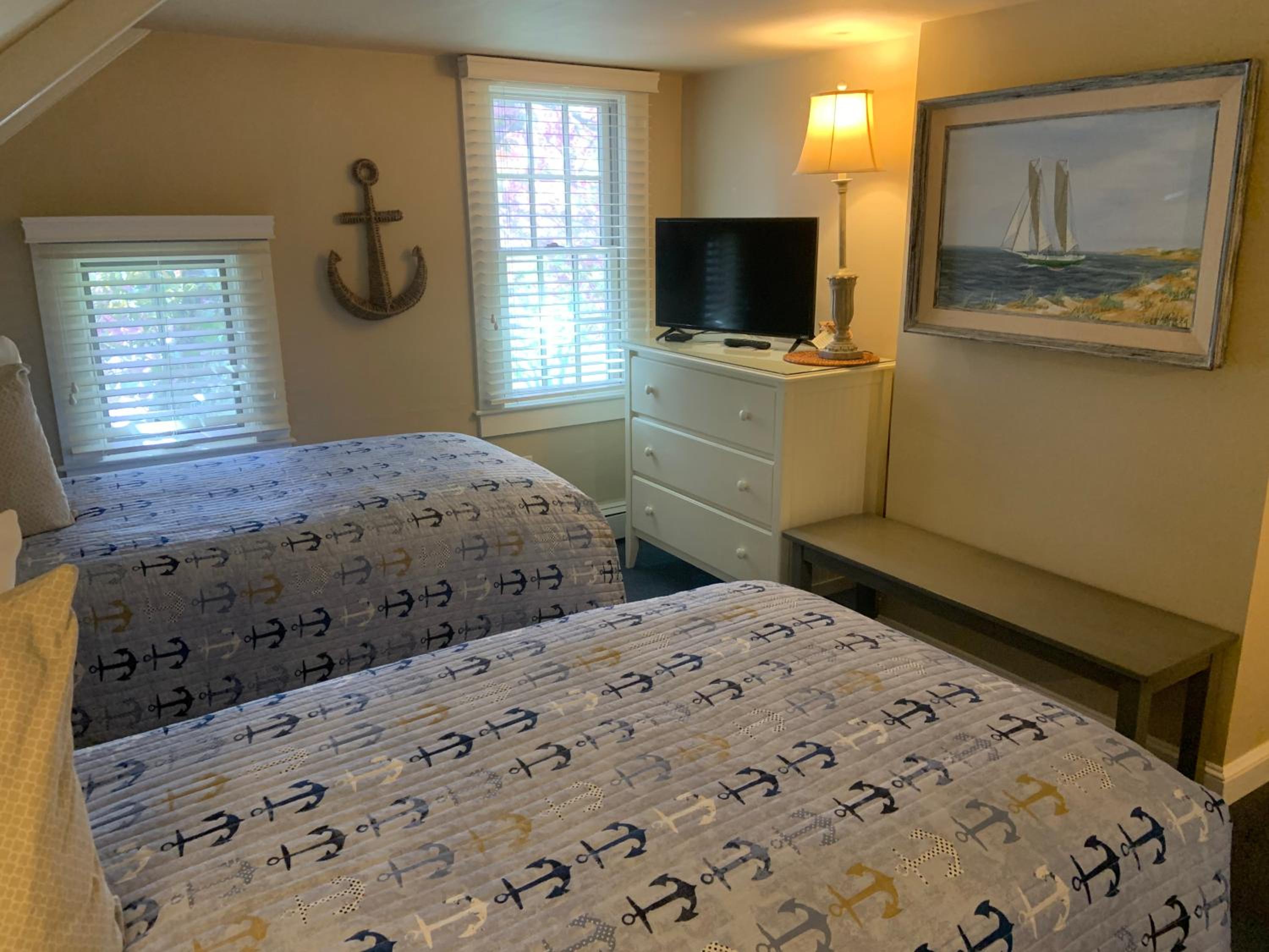 Ship's Knees Inn
