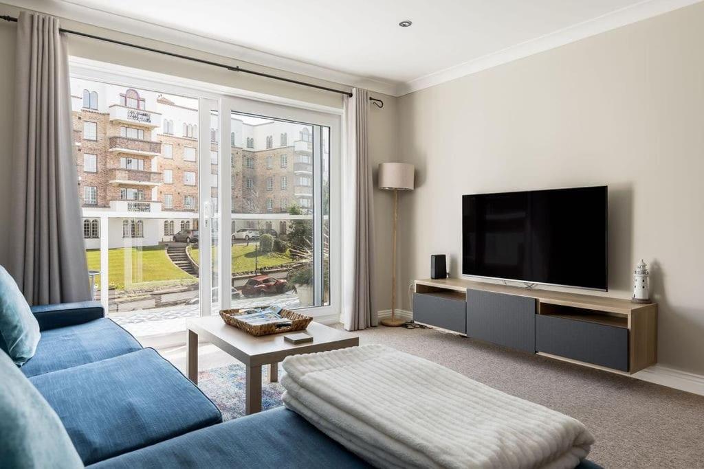 Bournemouth Sea Views, 2 Bed, lift, close to shops