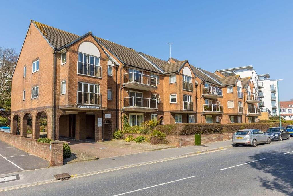 Bournemouth Sea Views, 2 Bed, lift, close to shops