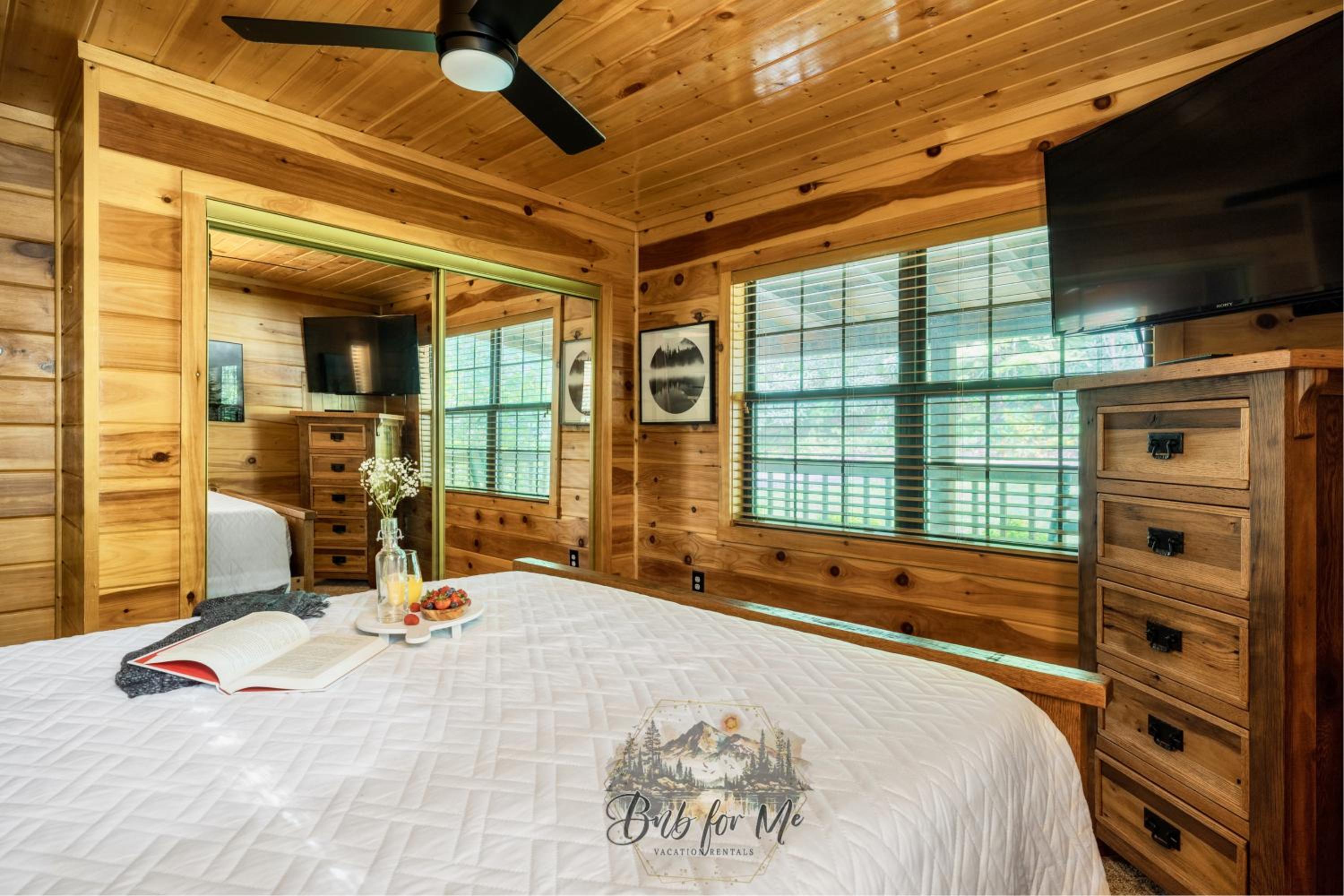 Beary Cozy Cabin - Nerf Battle, FirePit, Hot Tub, Arcade, Private, Close to Pigeon Forge view 5