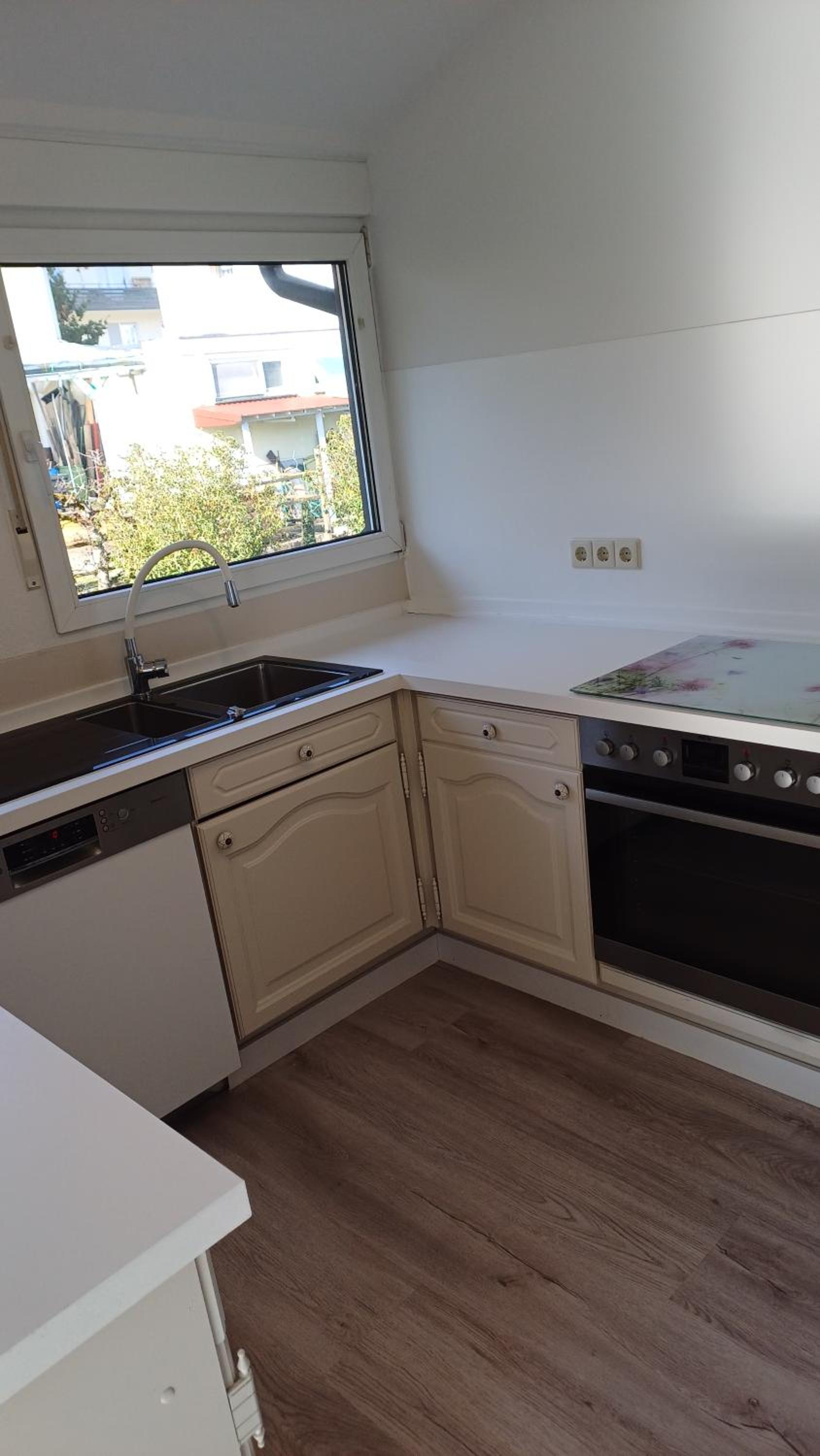 Helle schöne Dachgeschosswohnung mit Balkon